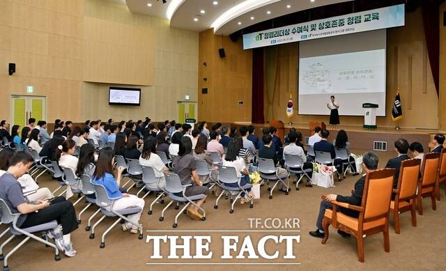 aT가 1일 2025년도 aT청렴리더상 시상식을 개최하고 있다./aT