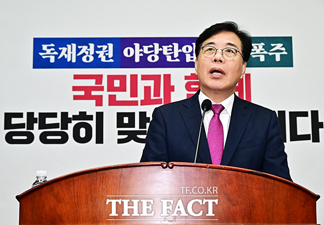 송언석 국민의힘 원내대표가 더불어민주당이 오는 10일 권성동 체포동의안 표결과 교섭단체대표연설 일정을 맞추려고 한다며 강하게 반발했다. /국회=배정한 기자