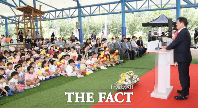 정읍시가 어린이들의 창의력과 상상력을 키우고 온 가족이 함께 즐길 수 있는 새로운 문화공간 정읍시 기적의 놀이터를 1일 공식 개장했다. / 정읍시