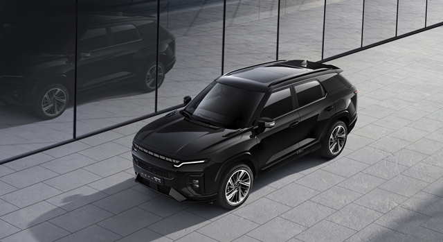 KGM은 지난 8월 내수 4055대, 수출 4805대 등 총 8860대를 판매했다고 1일 밝혔다. 액티언 하이브리드. /KGM