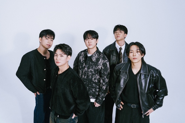 몽돌은 아티스트들이 안정적으로 창작을 이어갈 수 있는 환경, 다양한 인디 음악이 꾸준히 무대에 오를 수 있는 장치가 필요하다. 더 많은 무대, 더 다양한 매체, 더 깊은 관심이 모일 때 인디 신은 단단하고 건강한 토양이 될 수 있을 거라 믿는다고 말했다. /몽돌