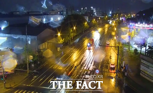 1일 오후 11시쯤 전북 전주시청 교통정보센터 CC(폐쇄회로) TV에서 확인된 덕진구 만성동 셰플러사거리 모습. /전주시