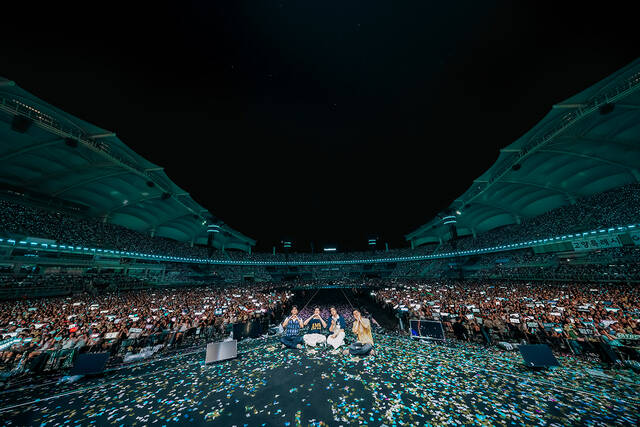 밴드 데이식스가 8월 30일과 31일 경기 고양시 고양종합운동장에서 개최한 데뷔 10주년 기념 투어 데이식스 텐스 애니버서리 투어 더 데케이드 단독 공연을 성황리에 마쳤다./JYP엔터테인먼트