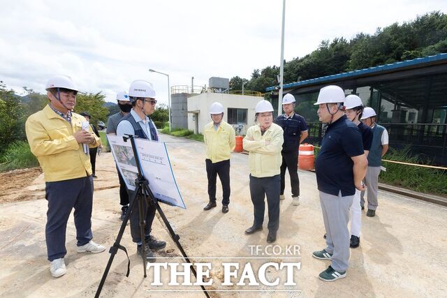 광양경자청이 중대재해 취약사업장 특별 안전점검을 실시하고 있다./광양경자청