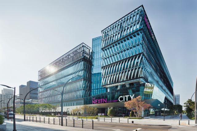 넥센타이어는 유럽 루마니아 수도 부쿠레슈티에 신규 지점을 설립하는 등 유럽과 중남미, 중동 등 시장에 현지화 기반 유통 전략을 펼친다. 넥센타이어 중앙연구소 더넥센유니버시티. /넥센타이어