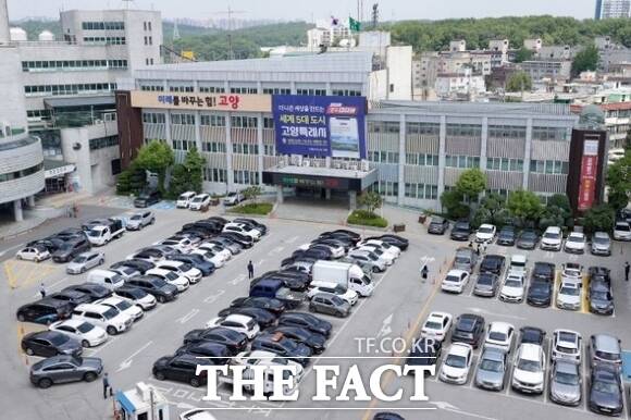 경기 고양시청사 전경. /더팩트DB