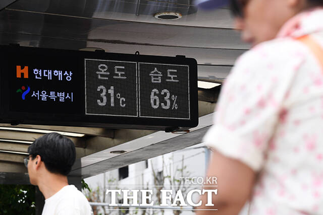 1일 기상청에 따르면 지난 6월1일부터 8월31일까지 전국 일 평균 기온은 25.7도를 기록했다. 이는 기상청이 관측망을 전국적으로 대폭 확충해 각종 기상기록의 기준이 되는 지난 1973년 이후 가장 더웠던 것이다. 이전까지는 25.6도를 기록한 지난해 여름이 역대 1위였다. /서예원 기자