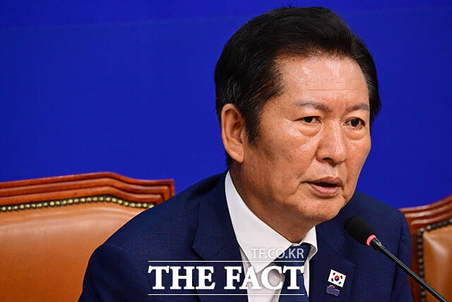 정청래 더불어민주당 대표가 1일 국회에서 열린 최고위원회의에서 민생 안정과 개혁 완수는 무엇 하나 소홀히 할 수 없는 국회의 책무라고 강조했다. /남윤호 기자