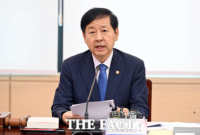 구윤철 부총리 겸 기획재정부 장관이 1일 오전 서울 종로구 정부서울청사에서 열린 공공기관운영위원회 회의에 참석해 모두발언을 하고 있다. /임영무 기자