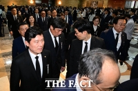  국회 한복 차림 개회식…국민의힘은 '상복' 차림 항의 [TF사진관]