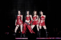  에스파, 3만 관객 '중심축' 재정렬…단독 콘서트 대성황
