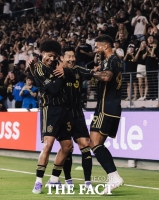  'MLS 스타' 손흥민, LAFC 홈 데뷔전 90분 활약...2만 관중 '환호'