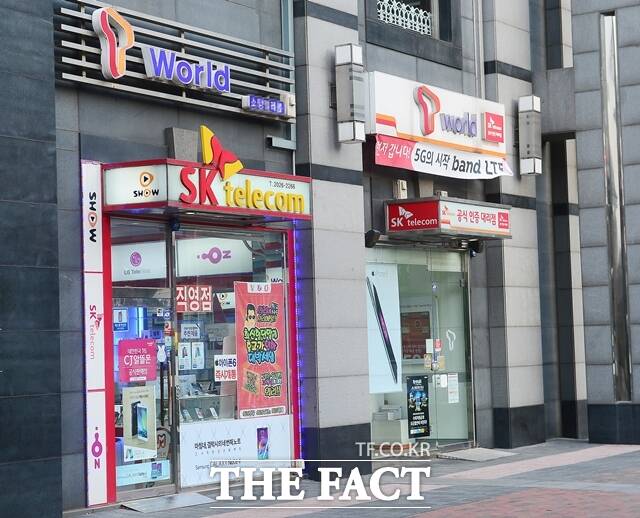 통신 요금이 큰 폭으로 떨어지면서 8월 소비자물가 상승률이 1.7%로 집계됐다. /더팩트 DB