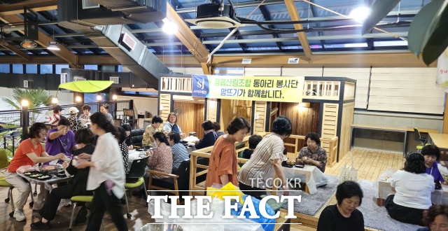 정읍산림조합은 1일 희망정원 2층에서 고객과 함께하는 송편 만들기 첫 행사를 개최했다고 밝혔다. /정읍산림조합