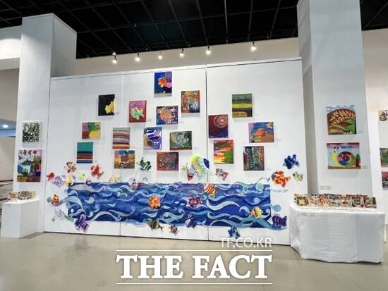 경기 고양시가 최근 개최한 ‘2025년 고양시 장애예술인의 작품전시회’에 전시된 작품들 /고양시