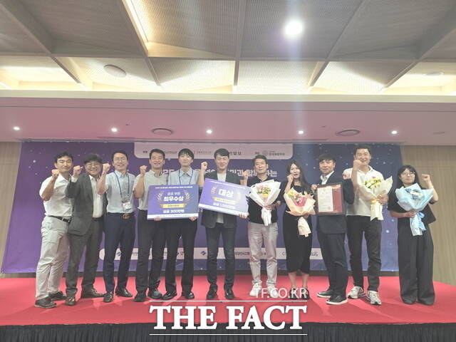 아산시가 ‘2025년 공간을 넘어, 국민과 함께하는 데이터 혁신 경진대회’에서 공공부문 최우수상과 대상을 수상했다./아산시