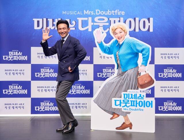 배우 황정민이 미세스 다웃파이어에 출연하며 10년 만에 뮤지컬 무대에 오른다. /샘컴퍼니