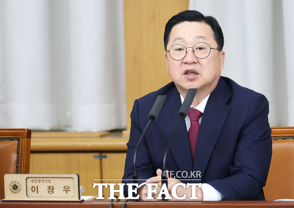 이장우 대전시장이 2일 확대간부회의를 주재하고 있다./대전시
