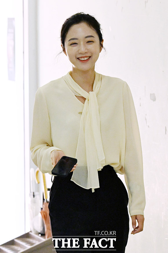 인천대학교 교수로 임용된 유승민 전 의원의 딸 유담 씨가 2일 오전 인천 연수구 인천대학교에서 강의를 하고 있다. /인천=남용희·박헌우 기자