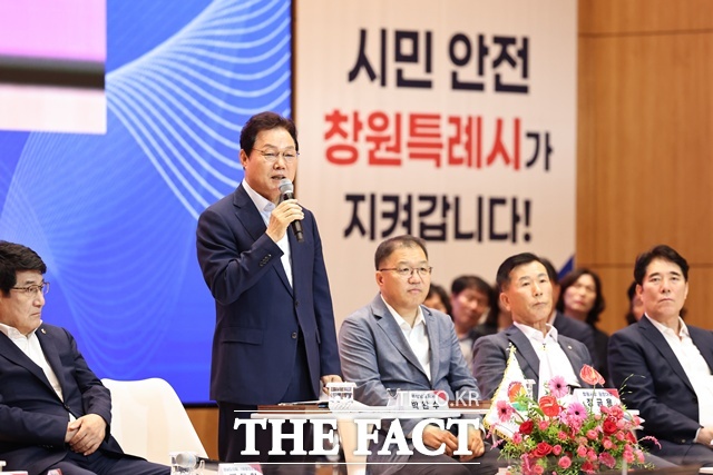 박완수 경남도지사가 2일 국립창원대학교 가온홀에서 열린 ‘도민 상생토크’에 참석해 발언하고 있다./경남도