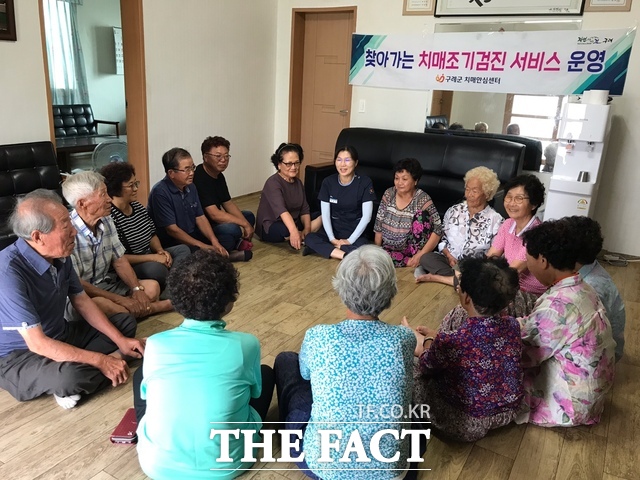 구례군이 찾아가는 치매 검진 서비스를 운영하고 있다. /구례군