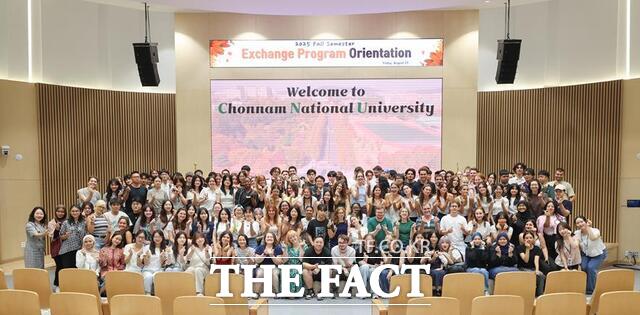 전남대학교가 2025학년도 가을학기 교환학생 오리엔테이션을 실시하고 있다./전남대학교