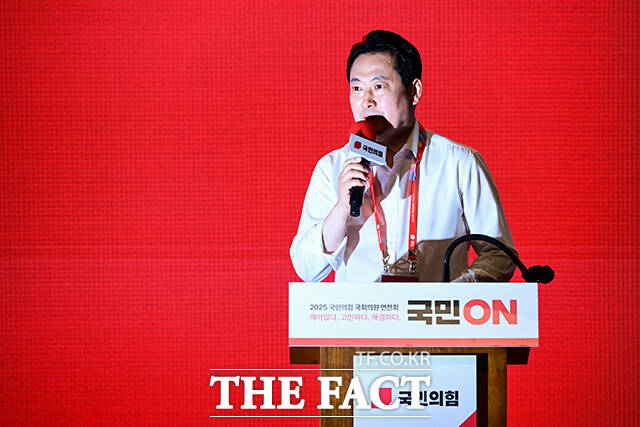 단일대오를 통한 대여 투쟁을 선포한 장동혁 신임 당 대표가 특검 대응이라는 시험대 앞에 섰다. 사진은 장 대표가 지난 28일 오후 인천 중구 인천국제공항공사 항공교육원에서 열린 2025 국민의힘 국회의원 연찬회에서 인사말을 하고 있는 모습./남윤호 기자