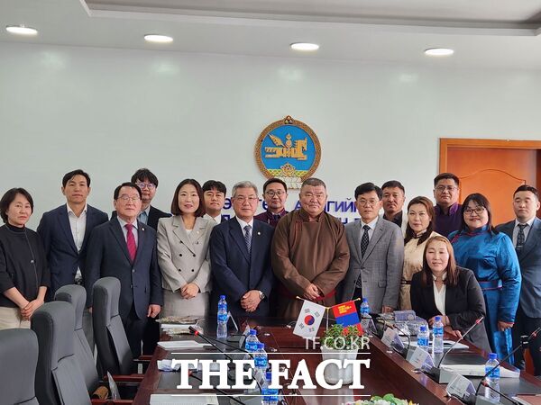 대전 서구는 코로나19 이후 다소 주춤했던 몽골 헙스걸과의 교류 협력을 재활성화하기 위해 2일 김낙철 서구 부구청장을 단장으로 조규식 서구의회 의장을 비롯한 의회 대표 등 총 9명의 공식 대표단을 파견해 ‘상생의 내일’을 약속했다./대전 서구