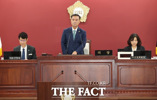 조민규 고창군의회 의장이 2일 열린 제318회 임시회에서 발언하고 있다. /고창군의회