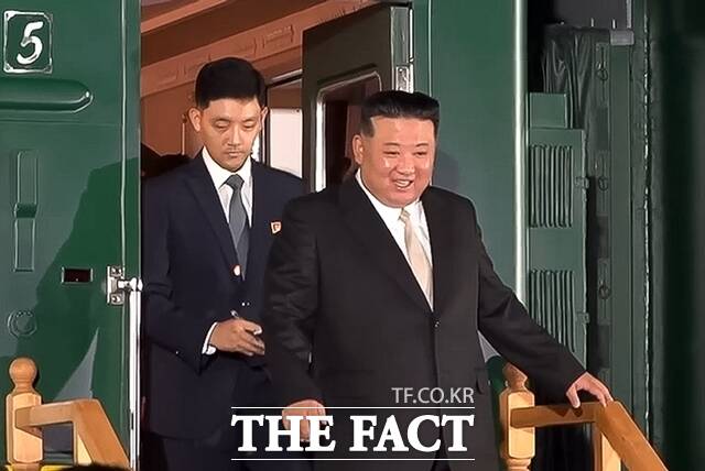 우리 정부에서는 우원식 국회의장이 중국 정부의 공식 초청에 따라 전승절에 참석, 김 위원장과의 조우 가능성이 점쳐지지만 성사되기는 어렵다는 관측이 지배적이다. 사진은 김 위원장이 지난 2023년 9월 러시아를 방문한 모습. /AP. 뉴시스