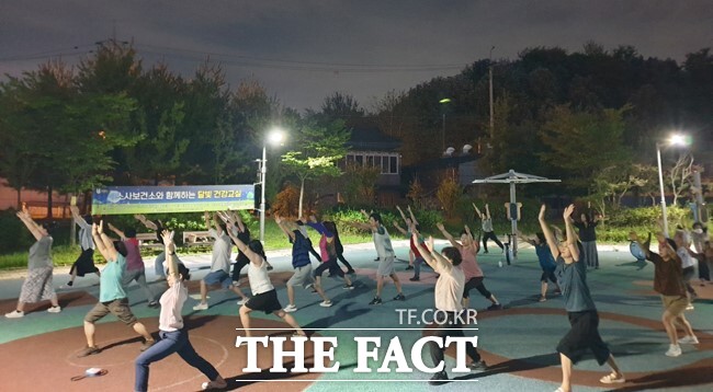 비만예방 프로그램 ‘달빛 건강교실’ 진행 모습./부천시