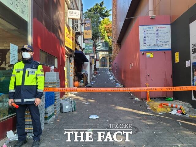 경찰이 10·29 이태원 참사 사태와 같이 사람들이 밀집된 사고에 효과적으로 대응하기 위해 112신고 접수 코드에 인파관리를 신설했다. /김영봉 기자