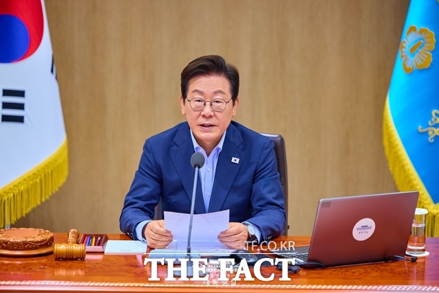 이재명 대통령은 2일 국무회의에서 노란봉투법과 상법개정안 심의를 앞두고 기업이 있어야 노동자가 존재할 수 있다며 노사 협력을 강조했다. 이 대통령이 29일 오전 용산 대통령실에서 주재한 제39회 국무회의에서 발언하고 있다. /대통령실