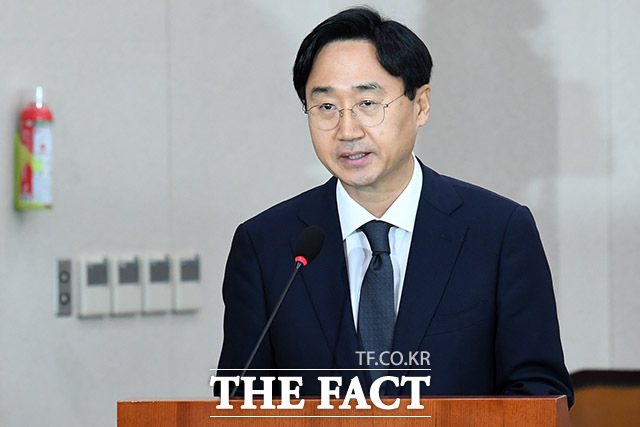 신범철 전 국방부 차관이지난해 7월 서울 여의도 국회에서 열린 법제사법위원회 채상병 특검법 입법청문회에 출석해 증인 선서 거부 이유를 소명하고 있다./남윤호 기자