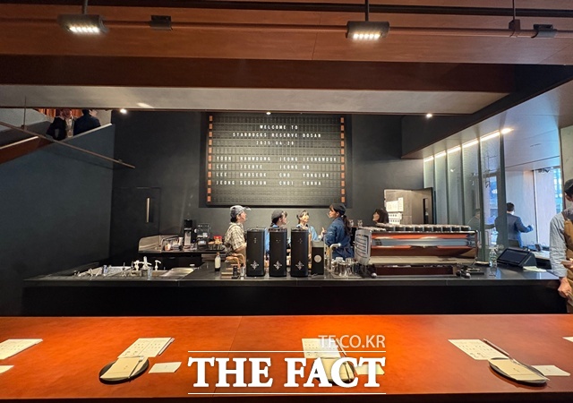 지난 4월 문을 연 리저브 도산에서 전용 칵테일 바 BAR MIXATO를 즐길 수 있다. /문화영 기자