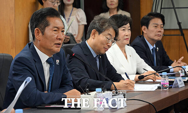 인사말 하는 정청래 더불어민주당 대표.