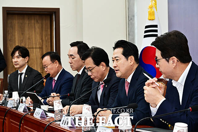 국민의힘이 3일 조은석 특검팀이 단행한 당 원내대표실과 원내행정국 압수수색과 관련해 역설적으로 특검팀의 허무맹랑한 거짓 선동이 만천하에 드러났다며 오늘을 민주당의 내란 몰이 종식 일로 선포한다고 밝혔다. /배정한 기자