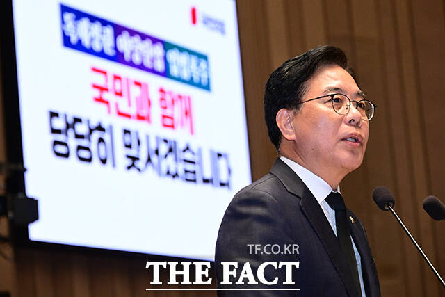 송언석(사진) 국민의힘 원내대표가 3일 서울 여의도 국회에서 열린 의원총회에서 최교진 교육부 장관 후보자의 즉각 사퇴를 촉구했다. /남윤호 기자