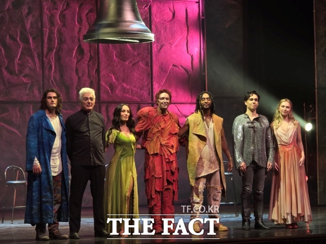 뮤지컬 노트르담 드 파리의 프렌치 오리지널 내한 공연 20주년 기념 투어의 프레스콜이 3일 오후 세종문화회관 대극장에서 진행됐다. /박지윤 기자