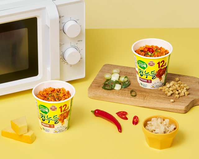 오뚜기 고단백 컵누들 2종이 누적 판매량 100만개를 돌파했다. /오뚜기