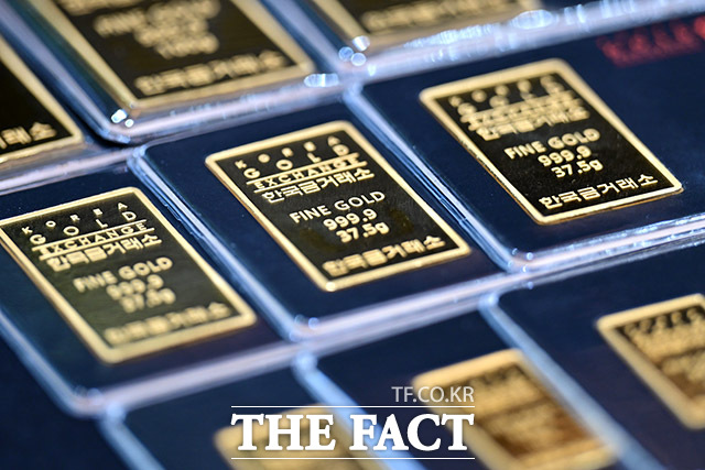 미국의 관세 정책 불확실성과 금리 인하 기대감 속에서 금값이 사상 최고치를 경신했다. /남윤호 기자