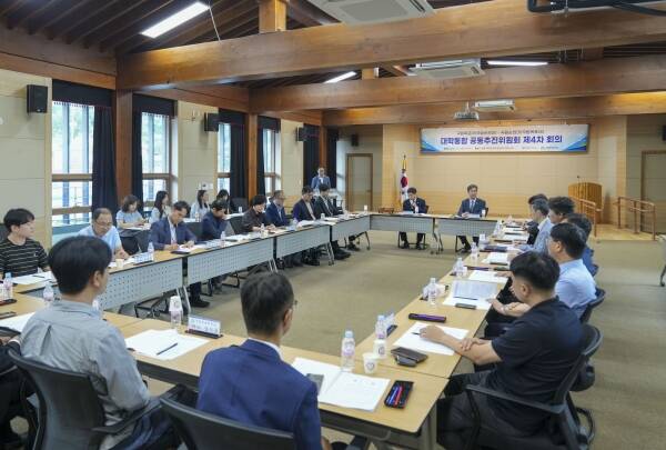2일 국립목포대와 국립순천대가 양 대학의 통합 추진을 위한 구체적 방안을 논의하고 있다./목포대