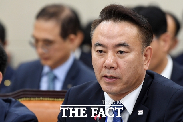 유재훈 예금보험공사 사장이 취임 이후 2년 9개월 동안 해외출장에만 5억원이 넘는 예산을 사용한 것으로 드러났다. /남용희 기자