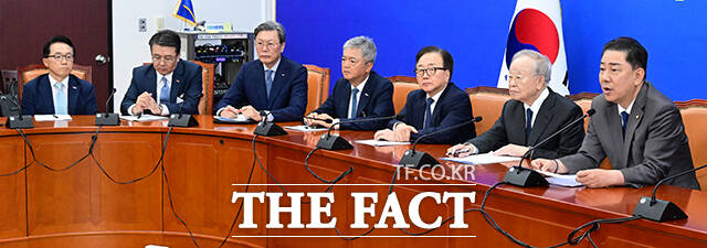 김병기 더불어민주당 원내대표는 이날 손경식 한국경영자총협회 회장을 비롯한 경제6단체 대표단과 면담을 한다.