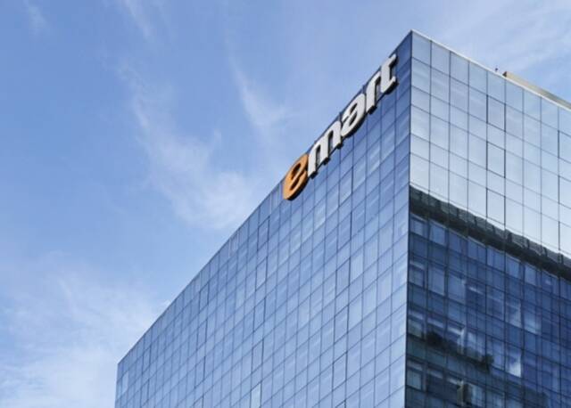 신세계그룹은 강릉 가뭄 피해 지역의 복구를 돕기 위해 생수 27만병을 지원한다고 3일 밝혔다. /신세계그룹