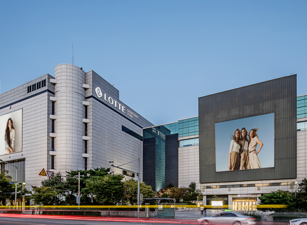 롯데백화점 인천점이 오는 4일 대대적인 리뉴얼을 마치고 3층 여성패션관을 새롭게 오픈한다. /롯데백화점