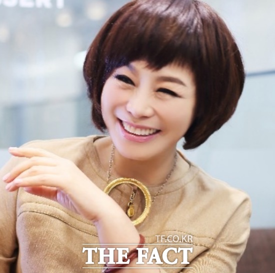 가수 현숙이 최근 KBS 2TV 불후의 명곡-광복 80년 전설의 노래 특집 무대에 올라 특유의 밝고 유쾌한 에너지를 발산하며 오랜 세월 변치 않는 매력을 다시금 입증했다. /더팩트 DB