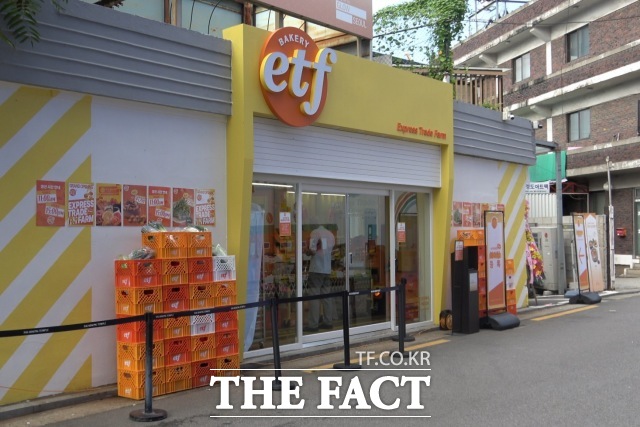 2일 오전 10시 경제 유튜브 채널 슈카월드가 서울 성동구 성수동에 연 ETF 베이커리 앞 전경. /성수=김민지 기자