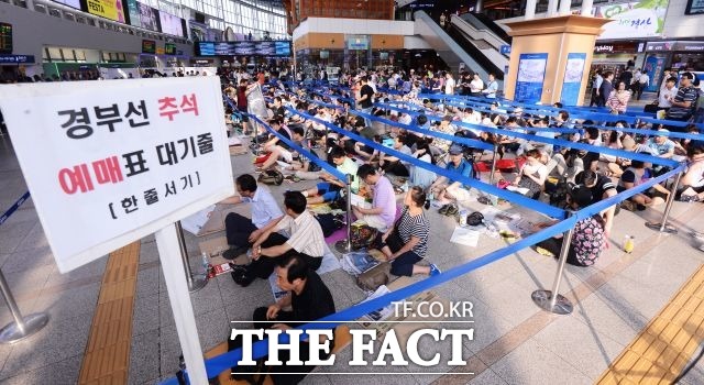 경찰청은 4일 매크로를 이용해 추석 승차권을 대량 예매하고 되파는 행위에 대해 무관용 원칙으로 엄정 대응하겠다고 밝혔다./더팩트DB