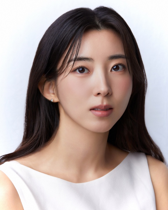 그룹 포미닛 출신 배우 권소현이 그룹 활동 시절 몸담았던 큐브엔터테인먼트에서 배우로서 새 도약에 나선다. /큐브엔터테인먼트